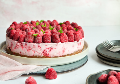 CHEESECAKE CU ZMEURA SI GRANOLA CRUCANTA